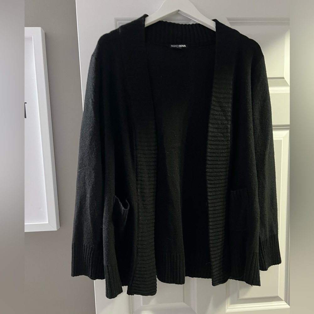 Lightly Worn! Women’s Fashion‎ Nova Black Open-Front Cardigan Sweater